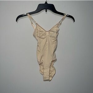 NWOT SKIMS SHAPEWEAR SEAMLESS SCULPT BRIEF BODYSUIT SAND XS